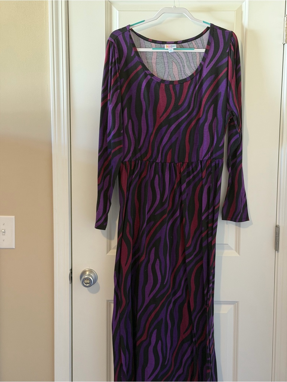 LuLaRoe Long Sleeve Maxi Dress in Purple, Black & Burgundy Wave Print